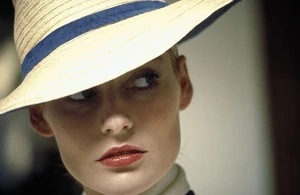 Alison Doody jako Elsa Schneider