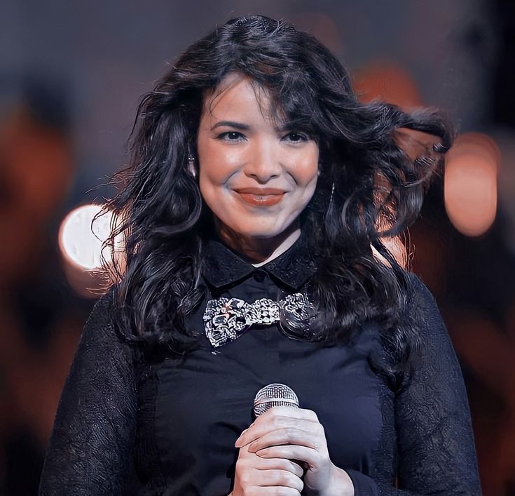 Индила песни. Индила певица. Индила певица 2022. Indila сейчас. Indila певица фото сейчас.