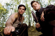 Inglourious Basterds Behind the scenes Eli Roth with a gun and Brad Pitt with his knife