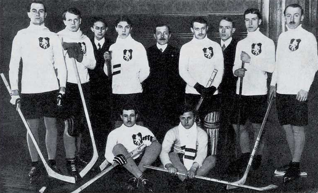 File:Group photo of the 1913–1914 West Point ice hockey team.png - Wikipedia
