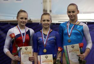 Spiridonova (center) with her Russian Uneven Bars gold medal