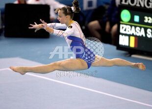 Izbaşa in the floor exercise final at the 2006 European Championships