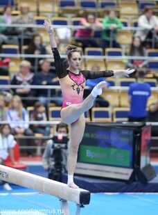 Komova in the balance beam final at the 2018 Russian Championships