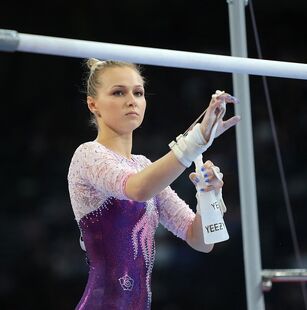 Spiridonova in the uneven bars final at the 2019 World Championships