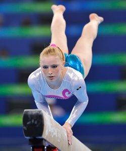 Split (gymnastics) - Wikipedia