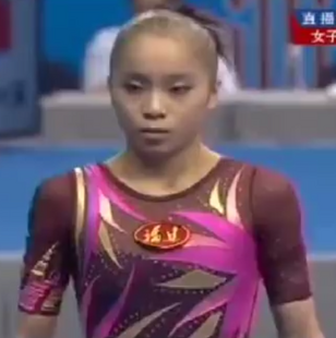 Yao in the balance beam final at the 2013 Chinese National Games