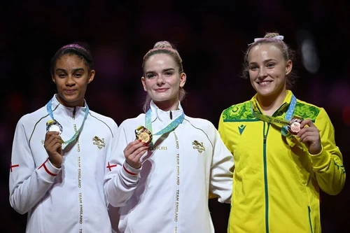 Floor Exercise Medalists (from left): Ondine Achampong (ENG), Alice Kinsella (ENG), Emily Whitehead (AUS)