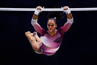 Jones in the uneven bars final at the 2022 World Championships