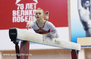 Melnikova in the balance beam final at the 2016 Russian Championships