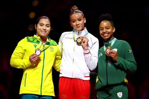 Uneven Bars Medalists (from left): Georgia Godwin (AUS), Georgia-Mae Fenton (ENG), Caitlin Rooskrantz (RSA)