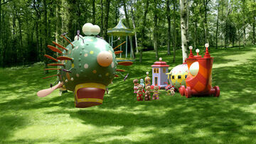 In the night garden the pontipines on the ninky nonk top