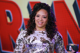 Luna Lauren Velez 001