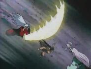 Inuyasha matando a Juromaru y Kegeromaru