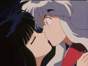 Kikyo baci Inuyasha.