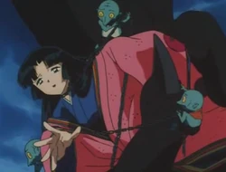 Muonna con le sembianze di Izayoi, finge di essere in pericolo