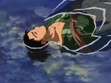 Shinosuke flotando en el río