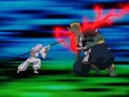 Hakudoshi atacando a Rengokuki con su alabarda