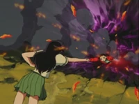 Kagome cerca di impedire che Mayu sprofondi all'inferno