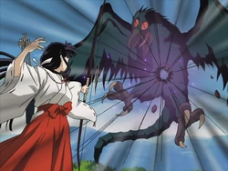 Kikyo sconfigge un demone con una sola freccia.