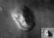 425px-Face on Mars with Inset