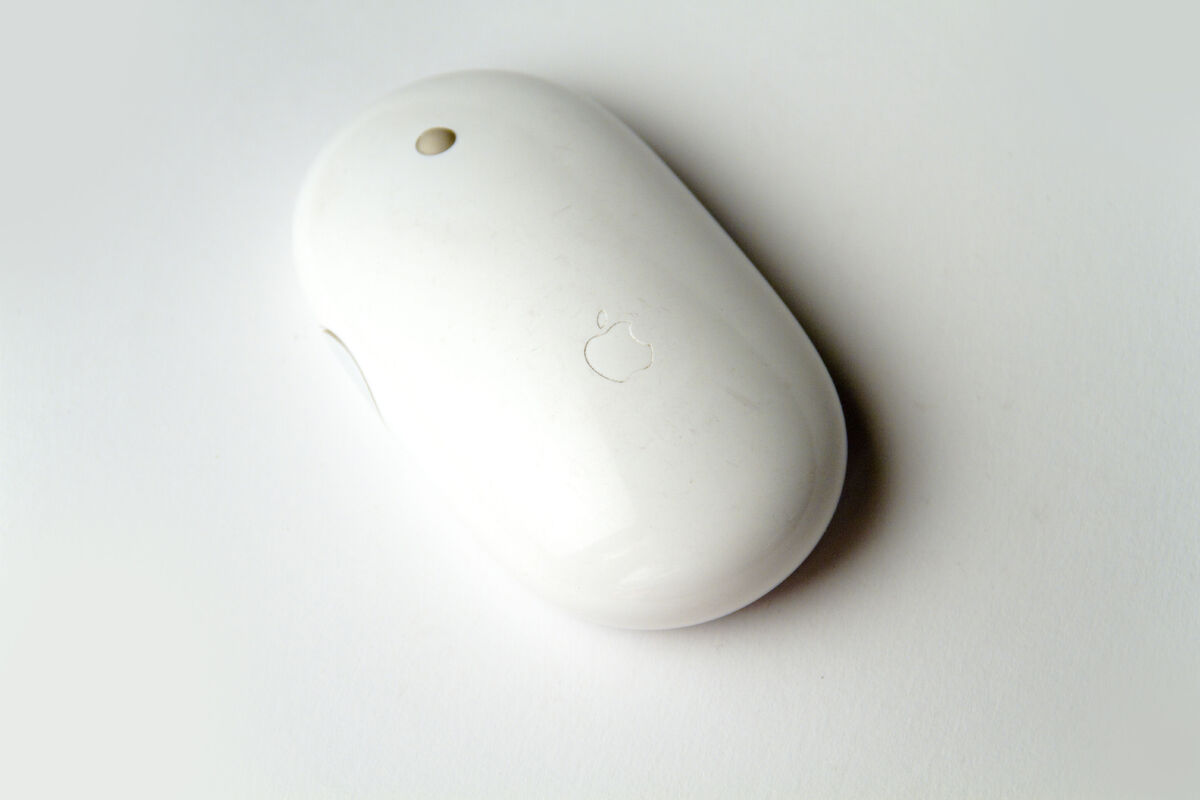Apple  マウス Amazon.com: Apple Magic Mouse - White Multi-Touch Surface