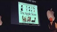 Steve_Jobs_introduces_PowerPC_G3_and_Apple_Online_Store_1997