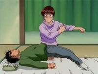 Yamaguchi preparing to massage Ippo.