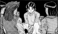 Kumi meeting Nanako and Mari after Ippo's match with Shimabukuro