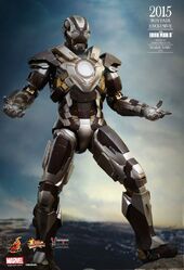 Vamers-Store-Hot-Toys-MMS303-Iron-Man-3-Iron-Man-Mark-XXIV-Tank-04-562x824