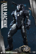 Iron-man-2-war-machine-sixth-scale-hot-toys-902615-02