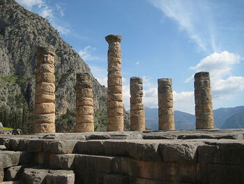 800px-Columns of the Temple of Apollo at Delphi, Greece