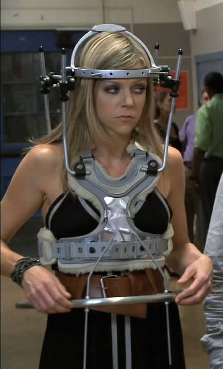 https://static.wikia.nocookie.net/itsalwayssunny/images/a/ad/Famous_scoliosis_back_brace.jpg/revision/latest?cb=20111221102424