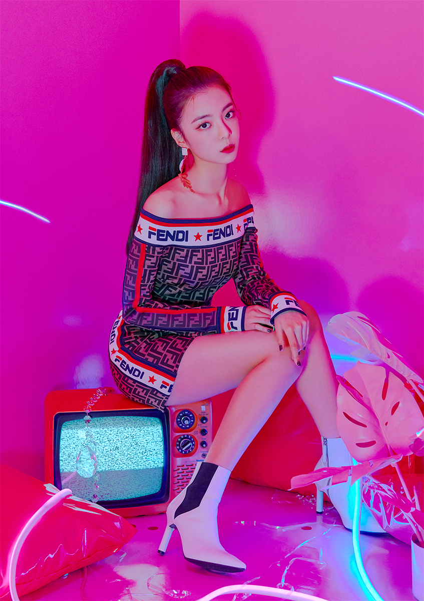 ITZY 'CHECKMATE' Album Scans (Lia ver.)