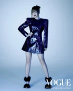 日本語 VOGUE (December 2022)