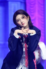 "Love Dive" Showcase