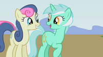 Lyra-and-Bon-Bon-my-little-pony-femslash-is-magic-26471228-512-288