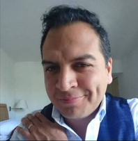 Víctor Ugarte la voz del Médico instructor (Jason Whyte).png