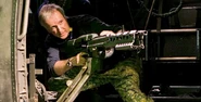 James Cameron pokazujący M60
