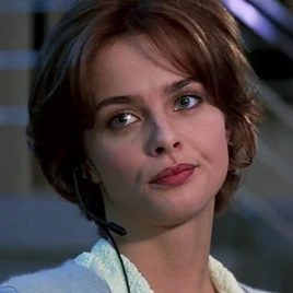 02+Izabella+Scorupco+as+Natalya+Simonova