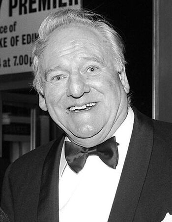 Bernard Lee