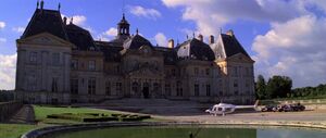 Moonraker - Bond lands at Drax's Château