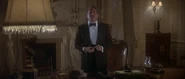 Columbo espionnant Bond et Kristatos.