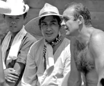 Tetsurō Tamba et Sean Connery sur le tournage du film.