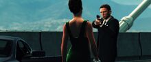 James Bond confrontant Nicole