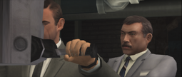 FRWL (game) - Bond and Kerim spy on the consulate