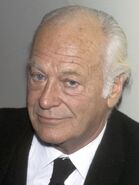 Curt Jurgens, actor Karl Stromberg