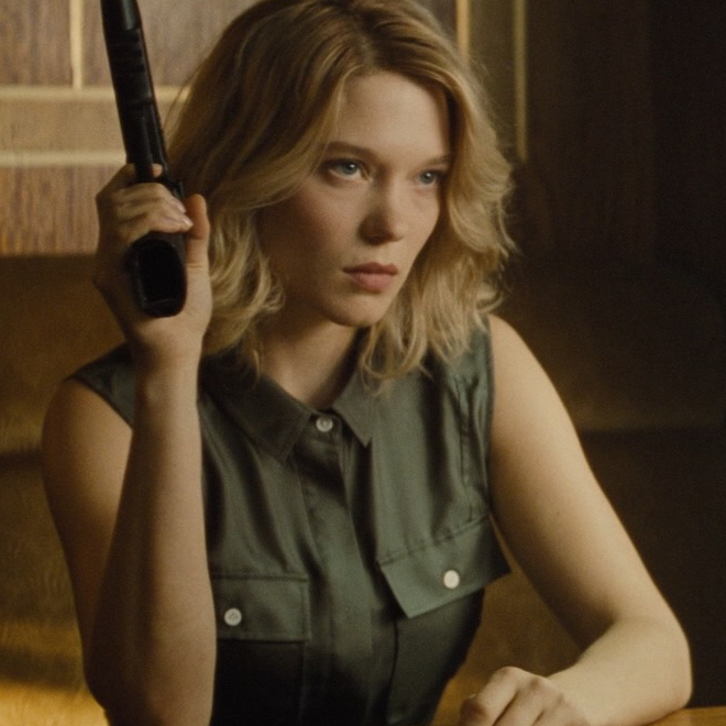 James Bond Lead Actress Léa Seydoux Stuns In Custom-made