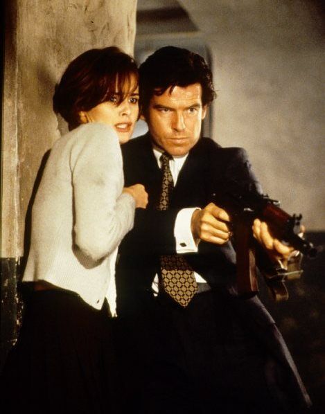  GoldenEye : Pierce Brosnan, Sean Bean, Izabella Scorupco, Famke  Janssen, Joe Don Baker, Martin Campbell, Barbara Broccoli, Michael G.  Wilson: Movies & TV