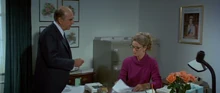 Moneypenny étant réprimandée par M.