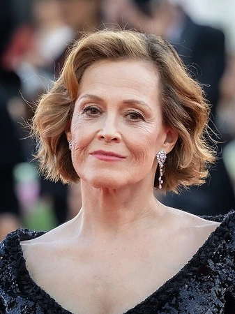 does sigourney weaver smoke cigarettes Sigourney Weaver | Avatar Wiki